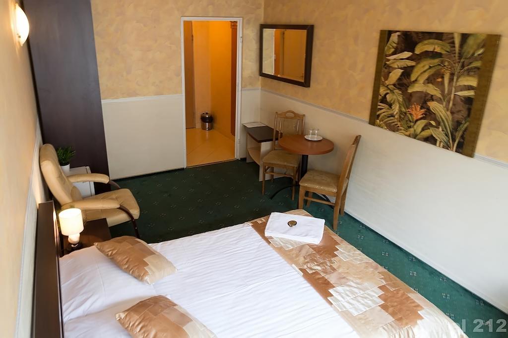 Hotel 212 Warsaw Room photo